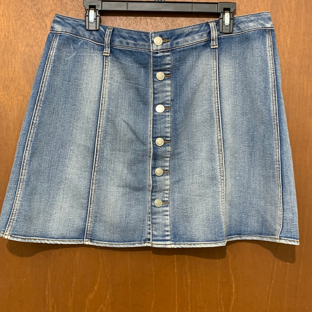 Button up jean skirt - Picture 1 of 3